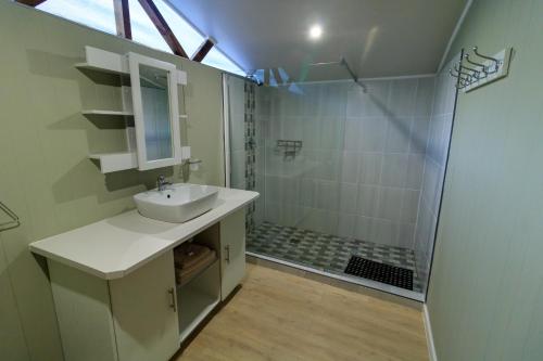 A bathroom at Coral Divers