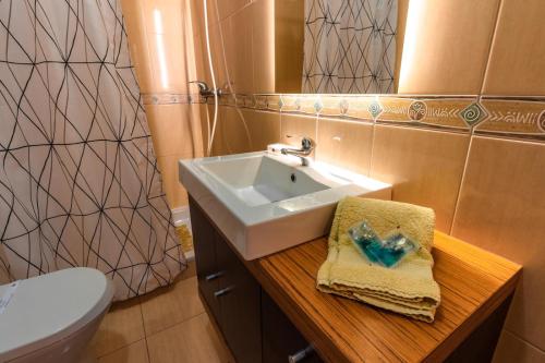 a bathroom with a sink and a toilet at Sergio s Place - FARM VILLAGE - By Algarkasa in Albufeira