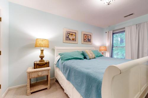 Postel nebo postele na pokoji v ubytování Sea Colony - 23005 Tall Timber