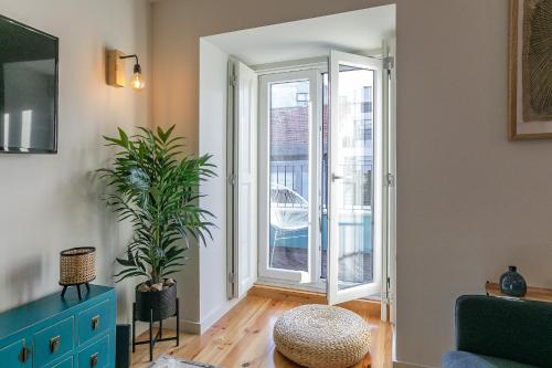 Downtown Studio w Pool, AC & Balcony by LovelyStay