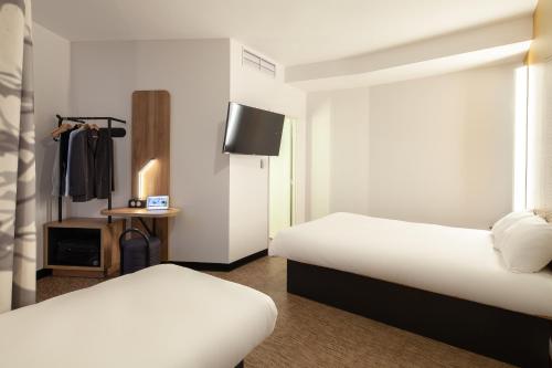Un ou plusieurs lits dans un hébergement de l'établissement B&B HOTEL Nice Aéroport Arenas