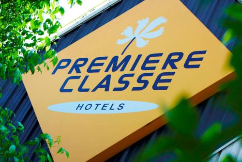 una señal para un hospital de perímetro de enfermedad en Premiere Classe Angers Beaucouzé en Beaucouzé