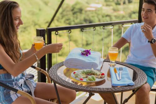 Еда / где поесть недалеко от отеля