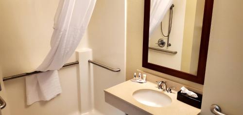 A bathroom at Comfort Inn & Suites Decatur-Forsyth