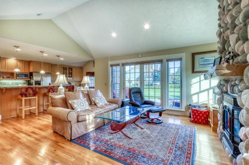 Classy Sisters Townhome – Photos 3