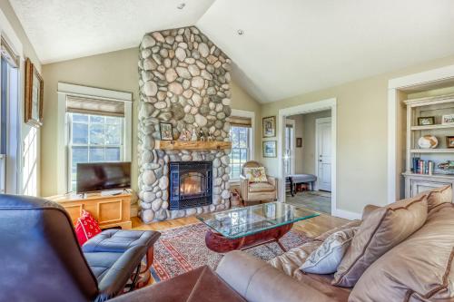 Classy Sisters Townhome – Photos 2
