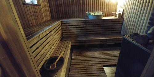 a room with a sauna with a pot and a plant at Antanelio Sapnas in Pabradė