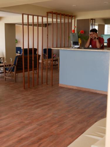 Costarena Beach Hotelにあるレストランまたは飲食店