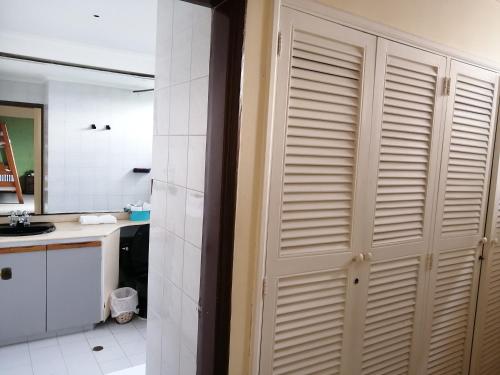 a kitchen with a white door in a room at Apartahotel Isla Fuerte Piso 4 in Cartagena de Indias