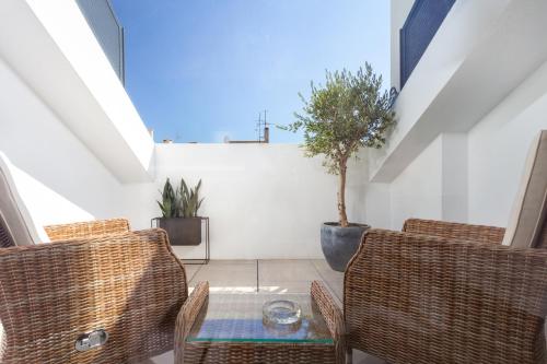 STUPENDO-Three Rooms-Suite with Terrace -Center -Air conditioning
