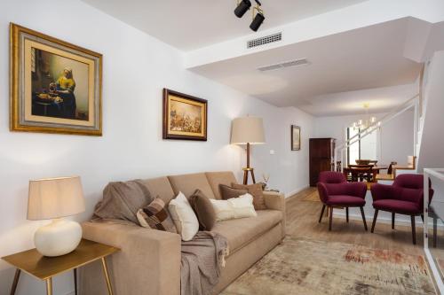 STUPENDO-Three Rooms-Suite with Terrace -Center -Air conditioning