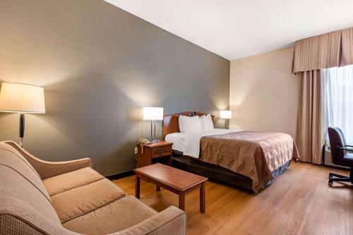 Tempat tidur dalam kamar di Quality Inn Valley - West Point