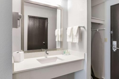 Imagen de la galería de Quality Inn, en Marquette