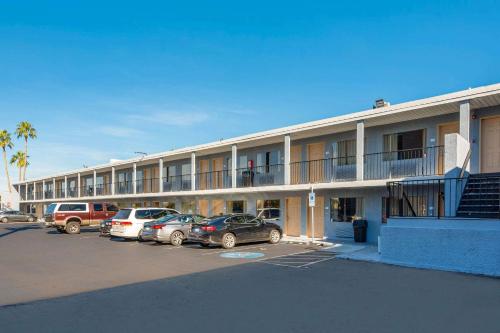 a large building with cars parked in a parking lot at Econo Lodge Phoenix North I-17 in Phoenix