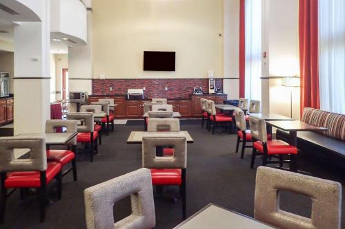 a restaurant with tables and chairs and a tv at Sleep Inn & Suites BWI Airport in Baltimore