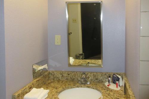 Koupelna v ubytování Quality Inn & Suites Caldwell I-77