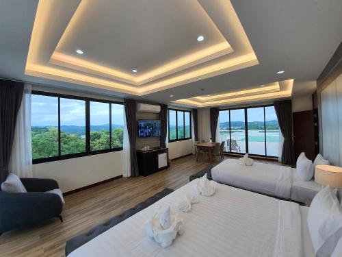 a hotel room with two beds and a television at Soidao Good View Resort in Ban Thap Sai