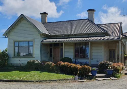 a house with a metal roof at Century House B & B flatlette in Oamaru
