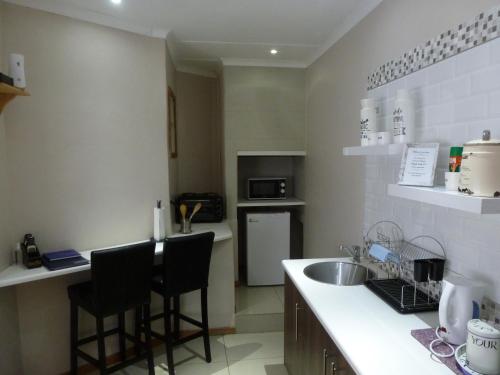Dapur atau dapur kecil di Springbok Apartments