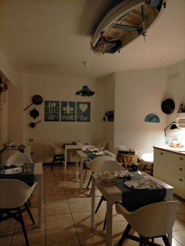a dining room with tables and chairs and a ceiling at ControVento Rooms in Margherita di Savoia