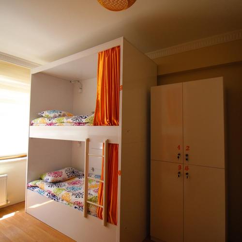 Ένα ή περισσότερα κρεβάτια σε δωμάτιο στο Deeps Hostel Eskişehir
