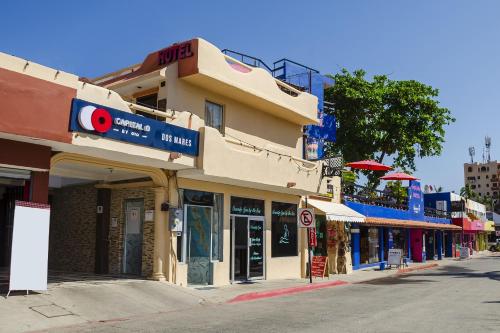 カボ・サン・ルーカスにあるCapital O Hotel Dos Mares, Cabo San Lucasの都市の空き道の風景