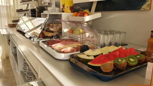 Makanan di atau berdekatan hotel