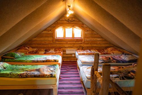 Łóżko lub łóżka w pokoju w obiekcie Soesauna Farmstay