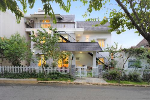 Bangunan di mana terletaknya aparthotel ini