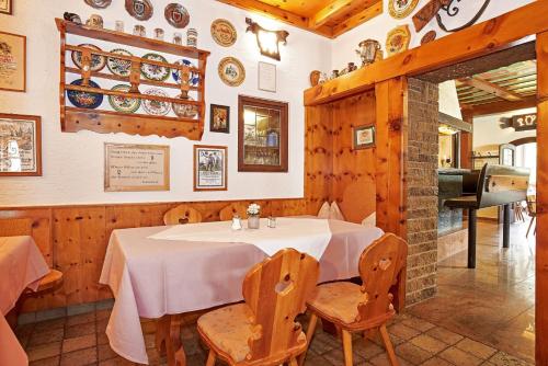 Restoran atau tempat lain untuk makan di Alpen-Hotel Seimler