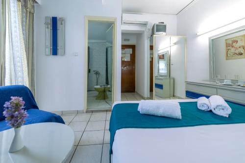 Postel nebo postele na pokoji v ubytování ROY Hotel