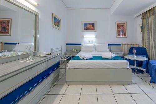 Postel nebo postele na pokoji v ubytování ROY Hotel