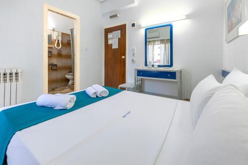 Postel nebo postele na pokoji v ubytování ROY Hotel