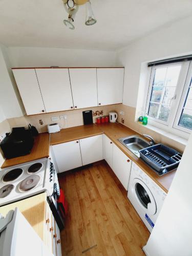 2 Bedroom Rayleigh Apartment – Photos 4