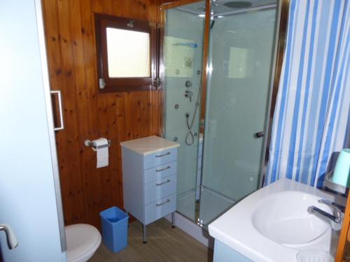 A bathroom at gîte superéquipé en Ardenne belge