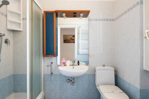 GuestHost - Lulli Cozy Apartment with Balcony