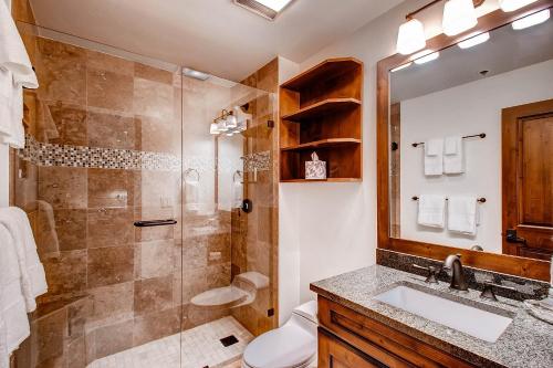 a bathroom with a shower and a sink and a toilet at Kiva Lodge by East West Hospitality in Beaver Creek