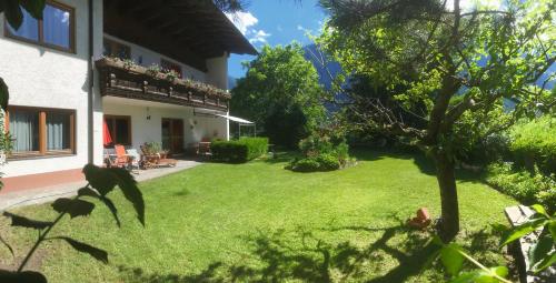 a yard of a house with a green lawn at Gästehaus Steinerhof in Nikolsdorf
