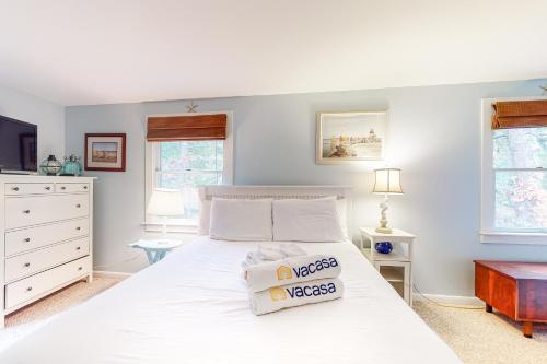 Ein Bett oder Betten in einem Zimmer der Unterkunft Life's Better at the Beach