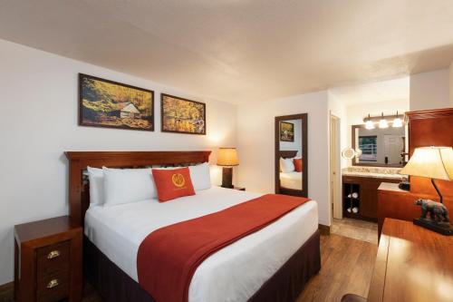 a hotel room with a bed and a desk at Westgate Branson Woods Resort in Branson