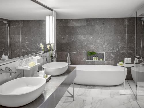 a bathroom with two sinks and a large tub at InterContinental Wellington by IHG in Wellington