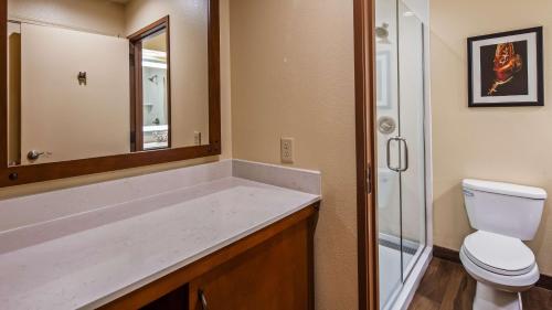 A bathroom at Best Western Plus Inn of Williams