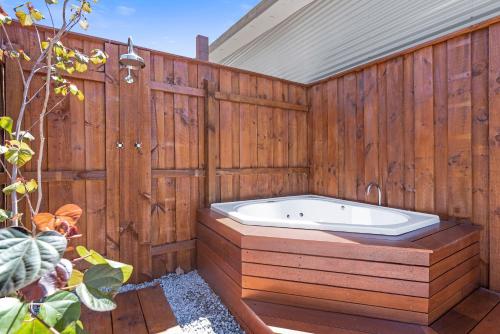 a bath tub sitting inside of a wooden fence at The Swan Valley Retreat in Henley Brook