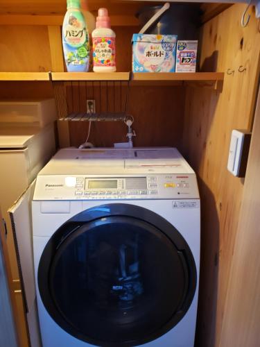 a washer and dryer in a small room at Machiya Kaemon in Kyoto