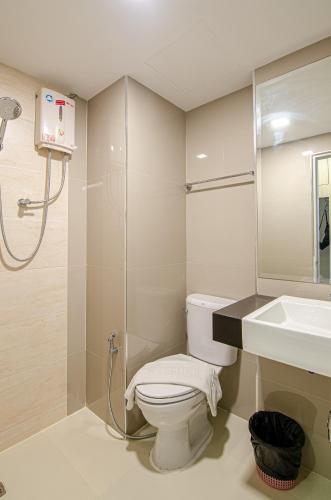 a bathroom with a toilet and a sink and a shower at Tara Lake in Bangkok