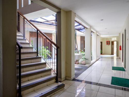 Imagen de la galería de RedDoorz At Jalan Sriwijaya Semarang, en Semarang