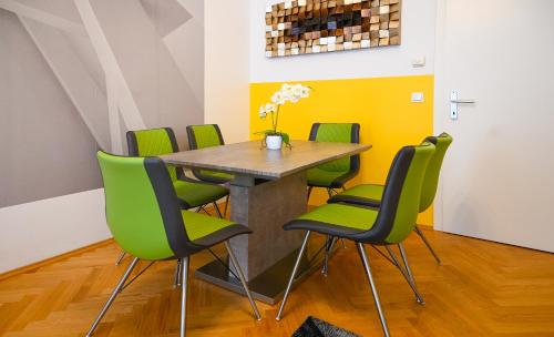 2 Bedroom Apartment for 6 near Augarten, Donaukanal & U2 Taborstraße