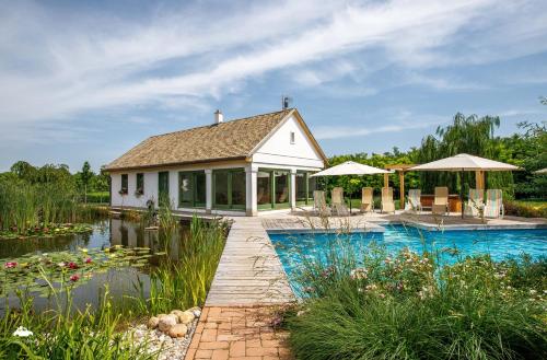 Swimmingpoolen hos eller tæt på Páskom Cottage