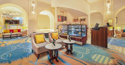 Χώρος καθιστικού στο Radisson Blu Hotel & Resort, Al Ain