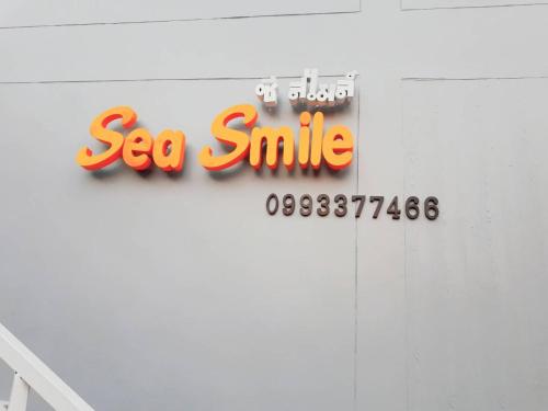 a sign that says sea smile on a wall at Seasmile kohlarn in Ko Larn